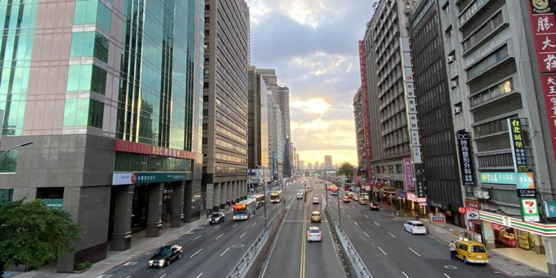 台北商辦市場大變局:2024-2025年租金挑戰與應對策略