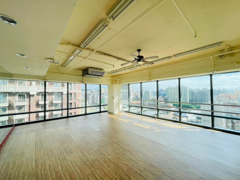LINE_ALBUM_禾林商辦13樓_250110_7.jpg