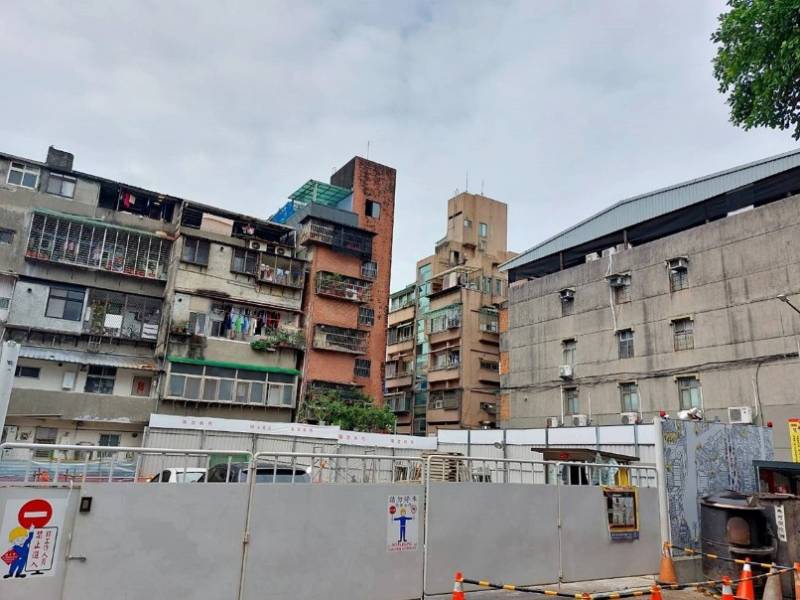🏢【危老重建完全指南】2025最新政策×成功案例×實戰策略