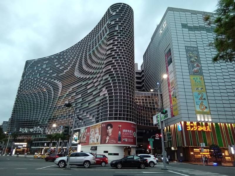 百貨宅爆紅!揭密台南高雄百貨商圈房價飆升3大關鍵