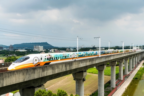📢【桃園號彩繪列車駛進大阪!2025世博觀光話題列車+桃園房市交通利多全面解析】
