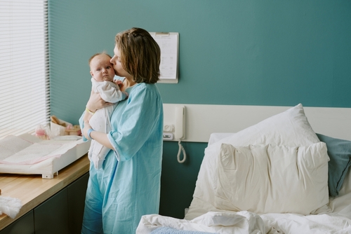  🏥 外籍護佐 vs. 外籍照服員，一張表看懂如何分擔急性病房庶務 