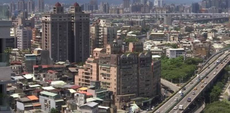 台灣房市崩盤危機:2025年是否會成為轉折點?