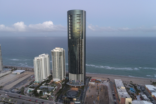 窗簾大王億豐的「逆風生意經」：EPS 22.53 元、大方配息，背後藏了多少墨西哥與越南的算盤？