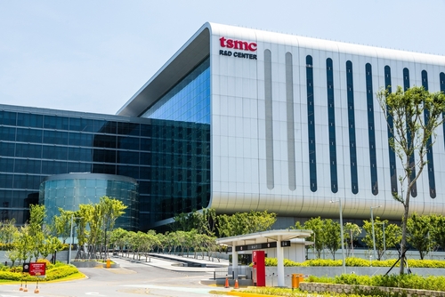  👑 台積電傳奇再續！解析 HPC 與 AI 如何助攻護國神山產能擴張上限 