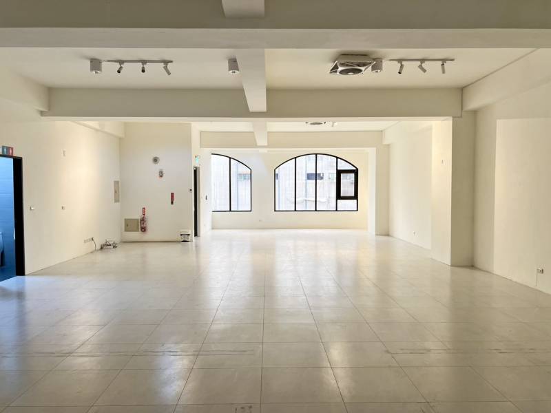 桃園火車站古典氣派整棟商辦出售，桃園區復興路附近辦公室出售