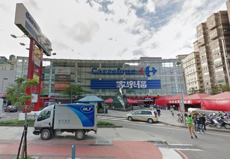 桃園市經國路家樂福.jpg
